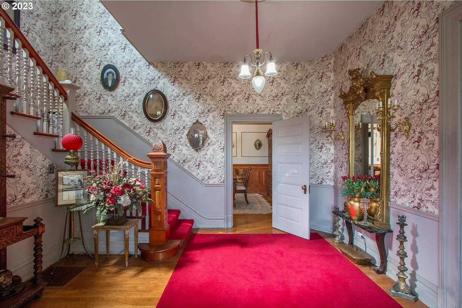 1890 Queen Anne house in The Dalles, Oregon - $950k | Old Houses USA